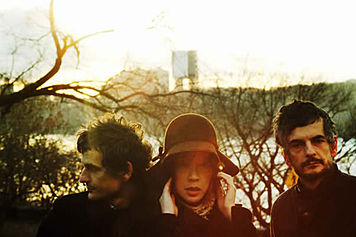 set Blonde Redhead apart